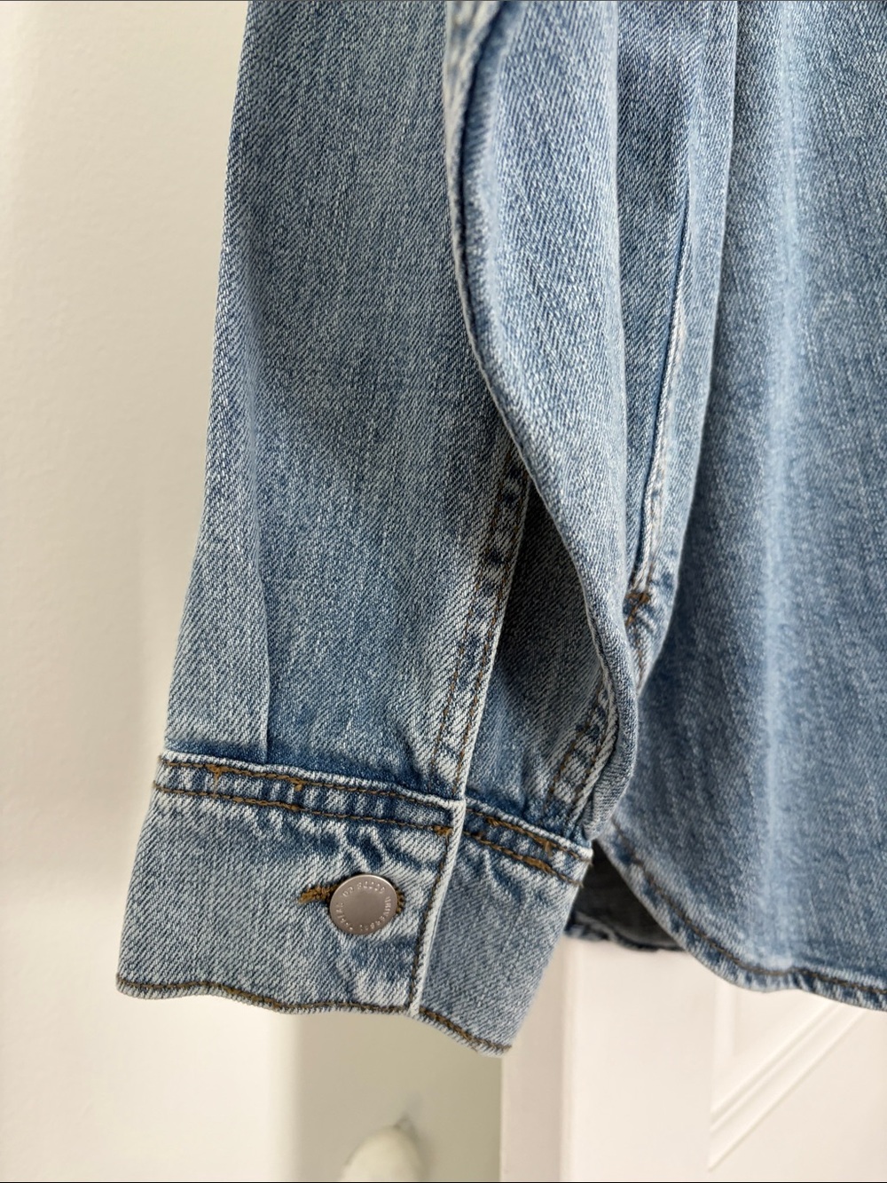 Viral OveraizedUniversal Thread Light Blue Denim Jacket with Tan Corduroy Collar - Picture 4 of 5